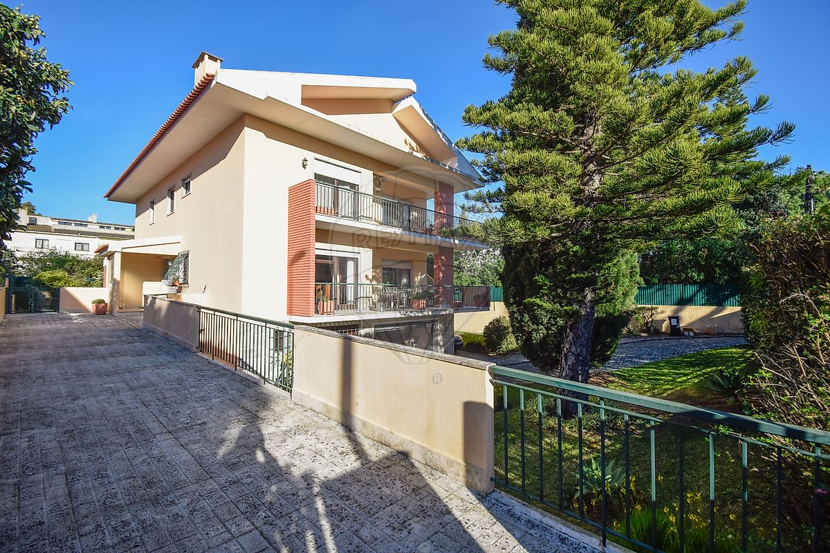 Moradia T8 à venda em Oeiras