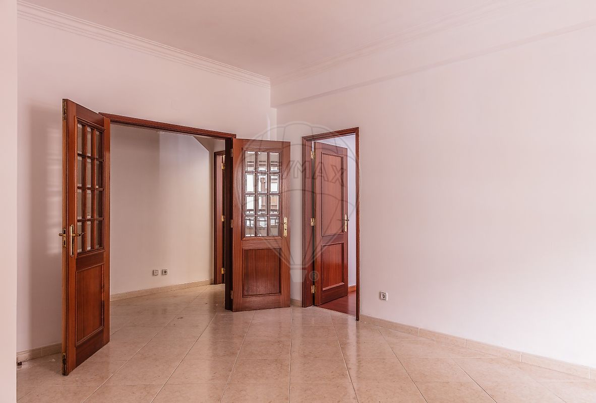 Apartamento T1 para arrendar em Oeiras