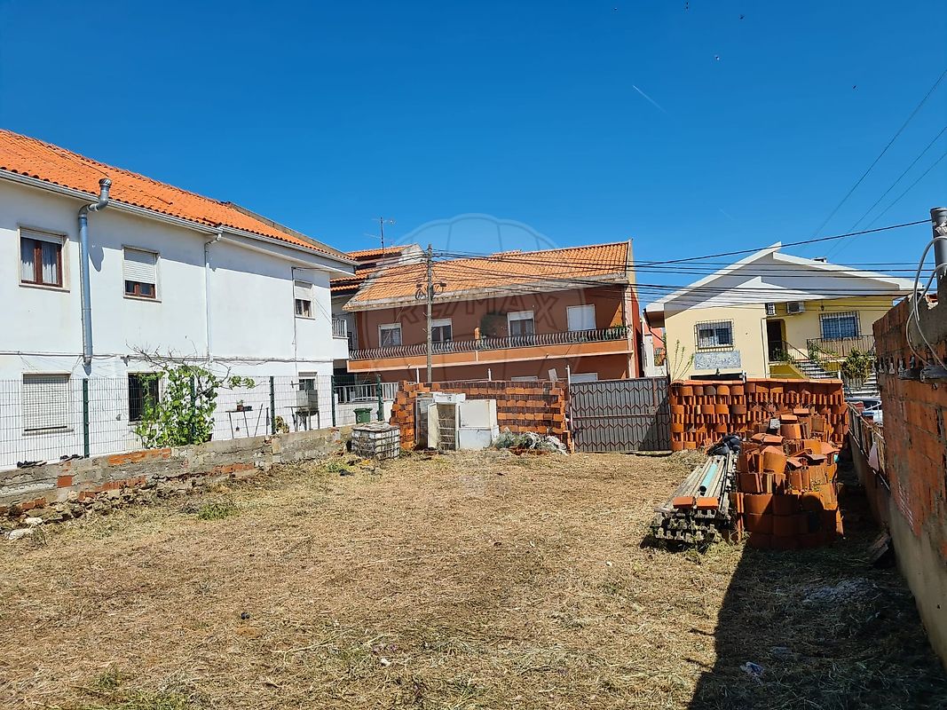 Land for sale in Loures, Portugal — €110,000