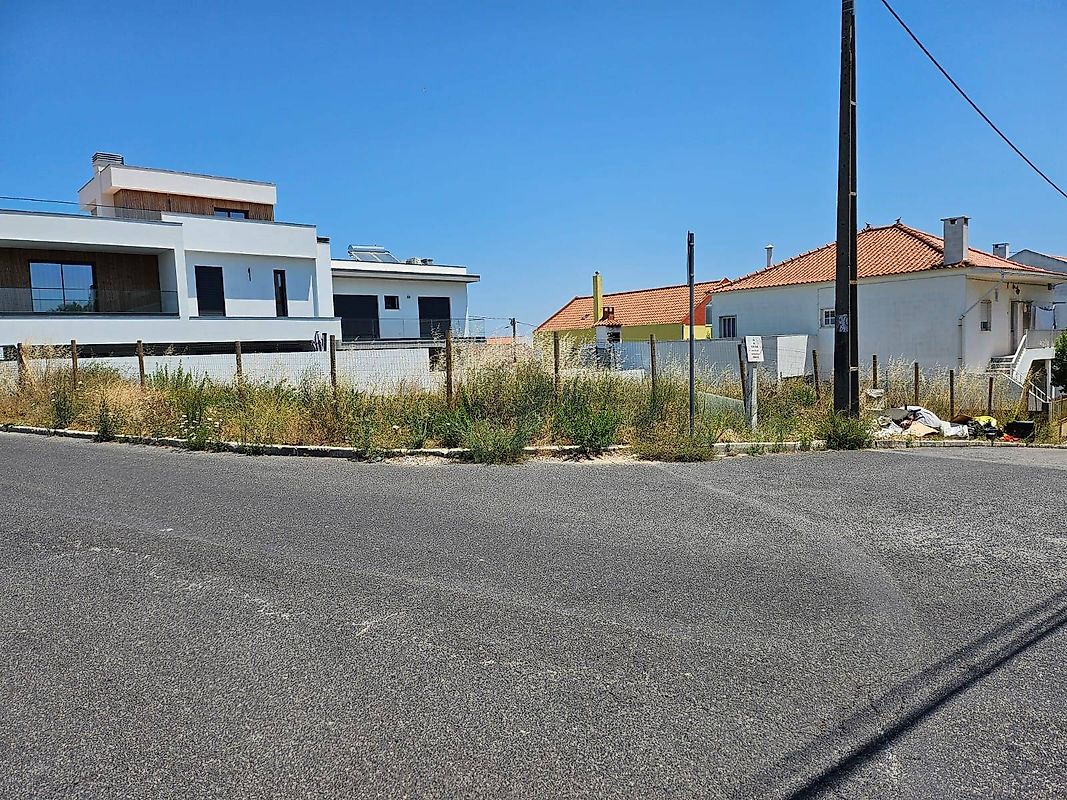 Land for sale in Loures, Portugal — €171,000