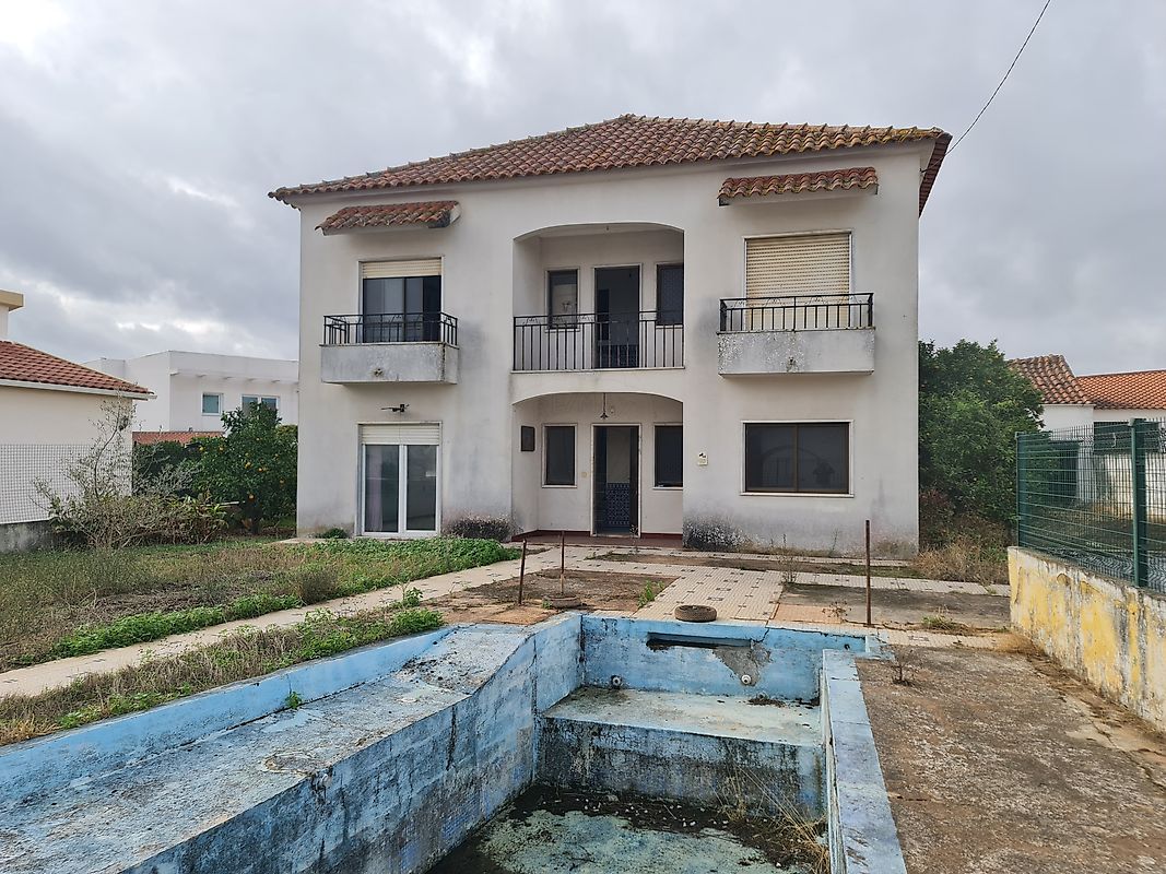 Moradia T14 para venda
