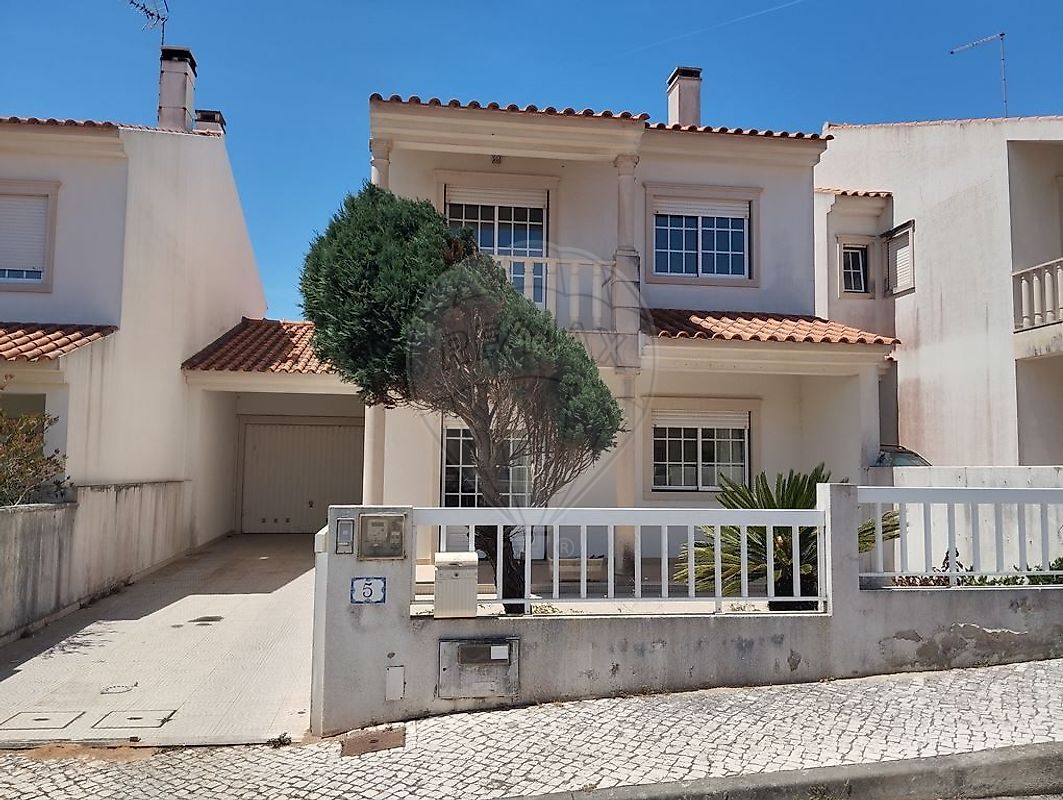 Moradia T3 para arrendar em Alcobaça