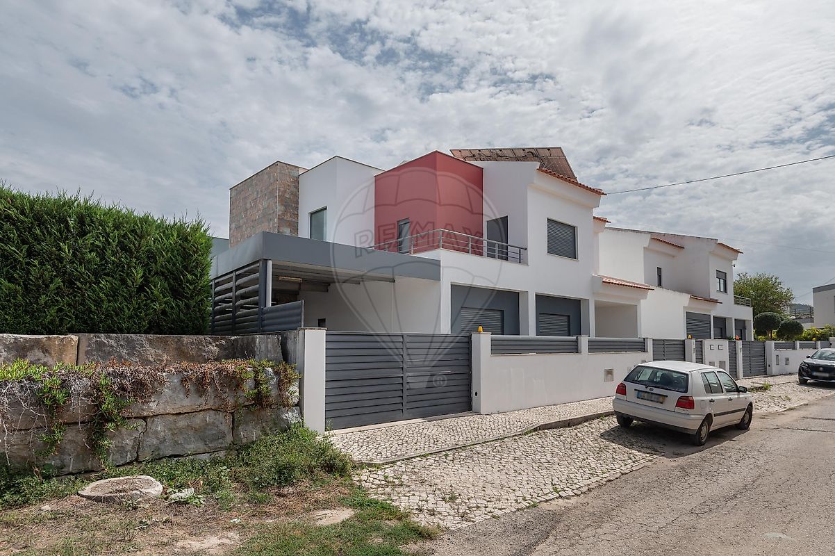 Moradia T4 em Alfeizerão, €475.000
