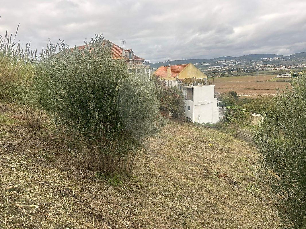 Terreno à venda em Loures