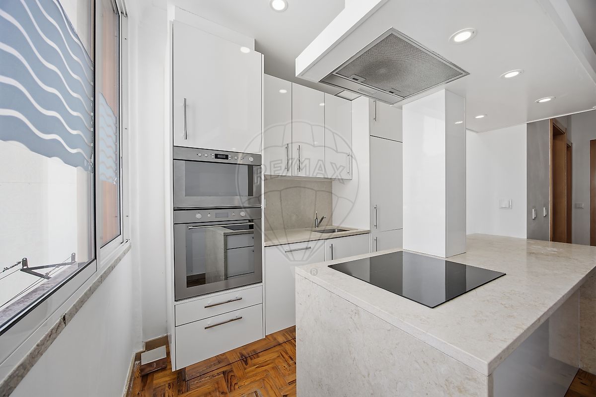 Apartamento T3 à venda em Amadora