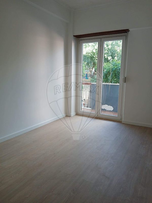 Apartamento T3 à venda em Amadora