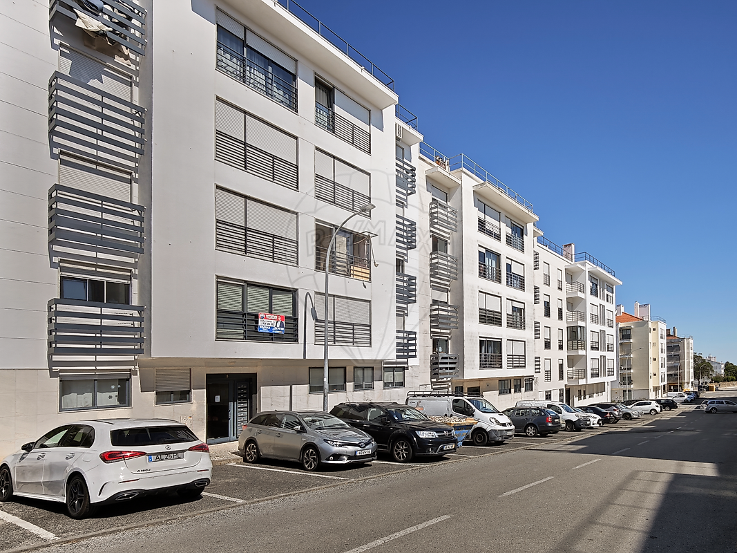 Apartamento T2 à venda em Amadora