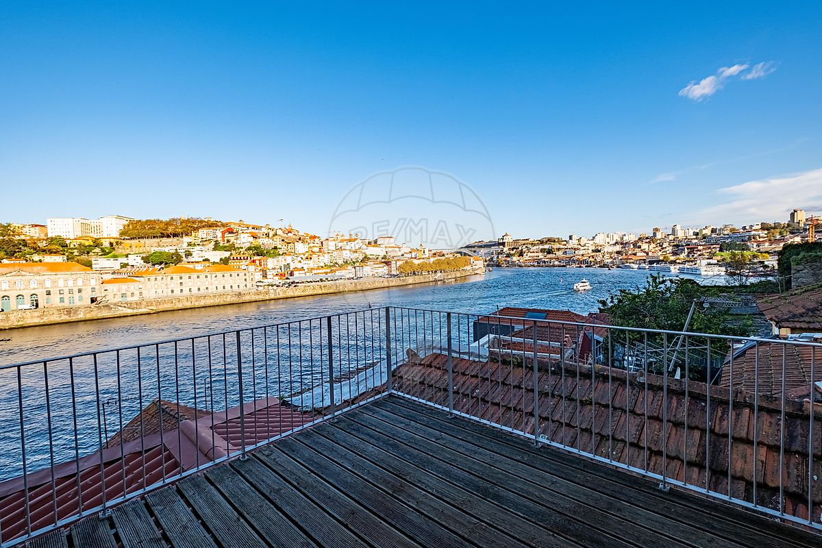Prédio  à venda em Vila Nova de Gaia