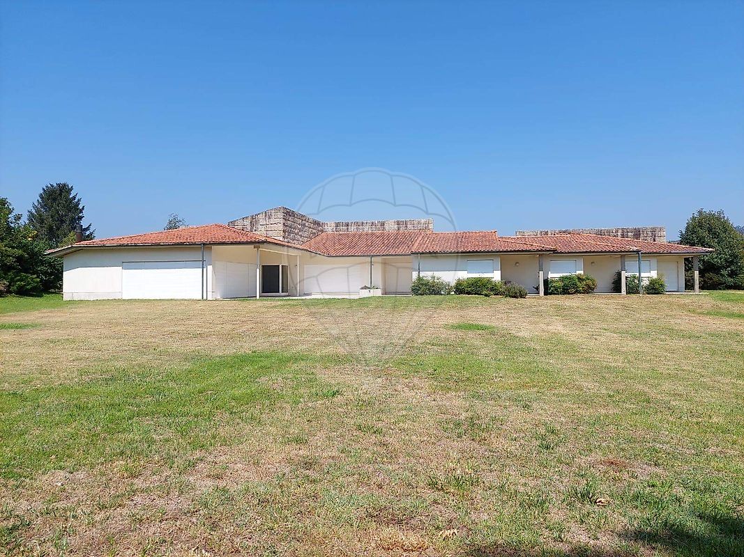 Moradia T7 à venda em Vizela