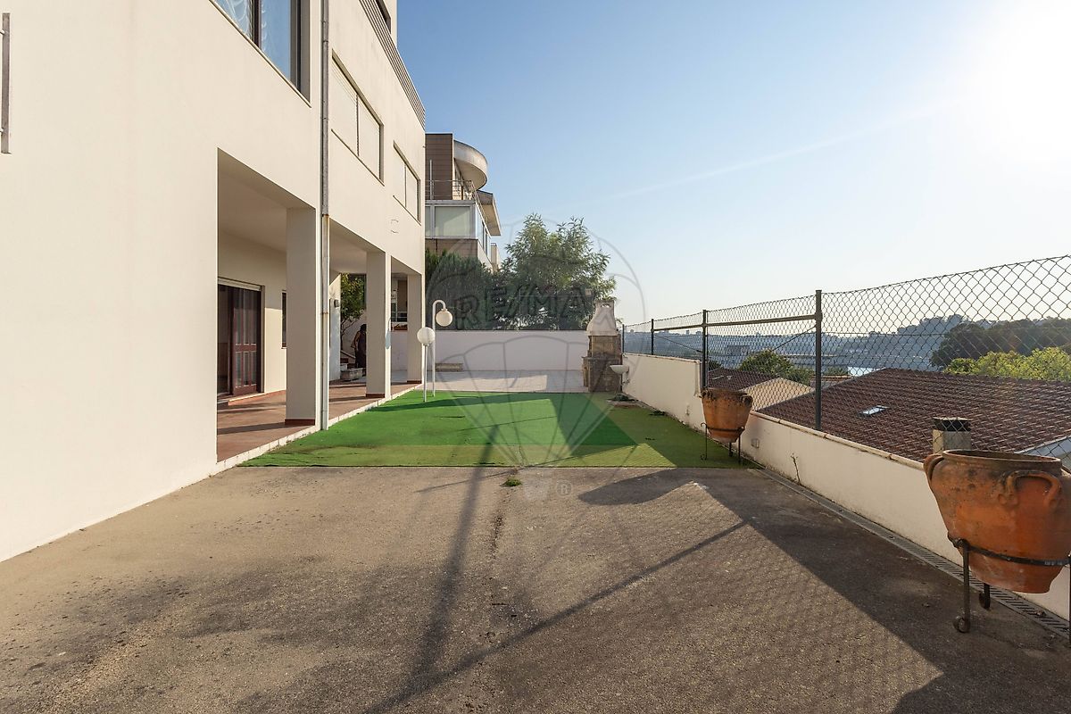 Apartamento T5 à venda em Gondomar