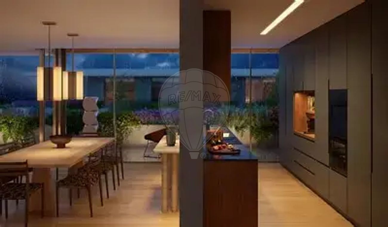 Apartamento T4 à venda em Porto