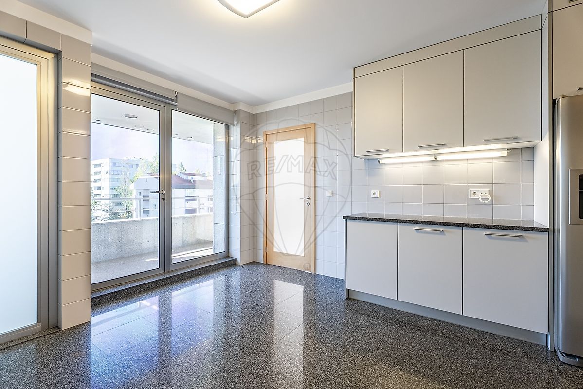 Apartamento T5 à venda em Lordelo do Ouro e Massarelos, Porto — foto 18