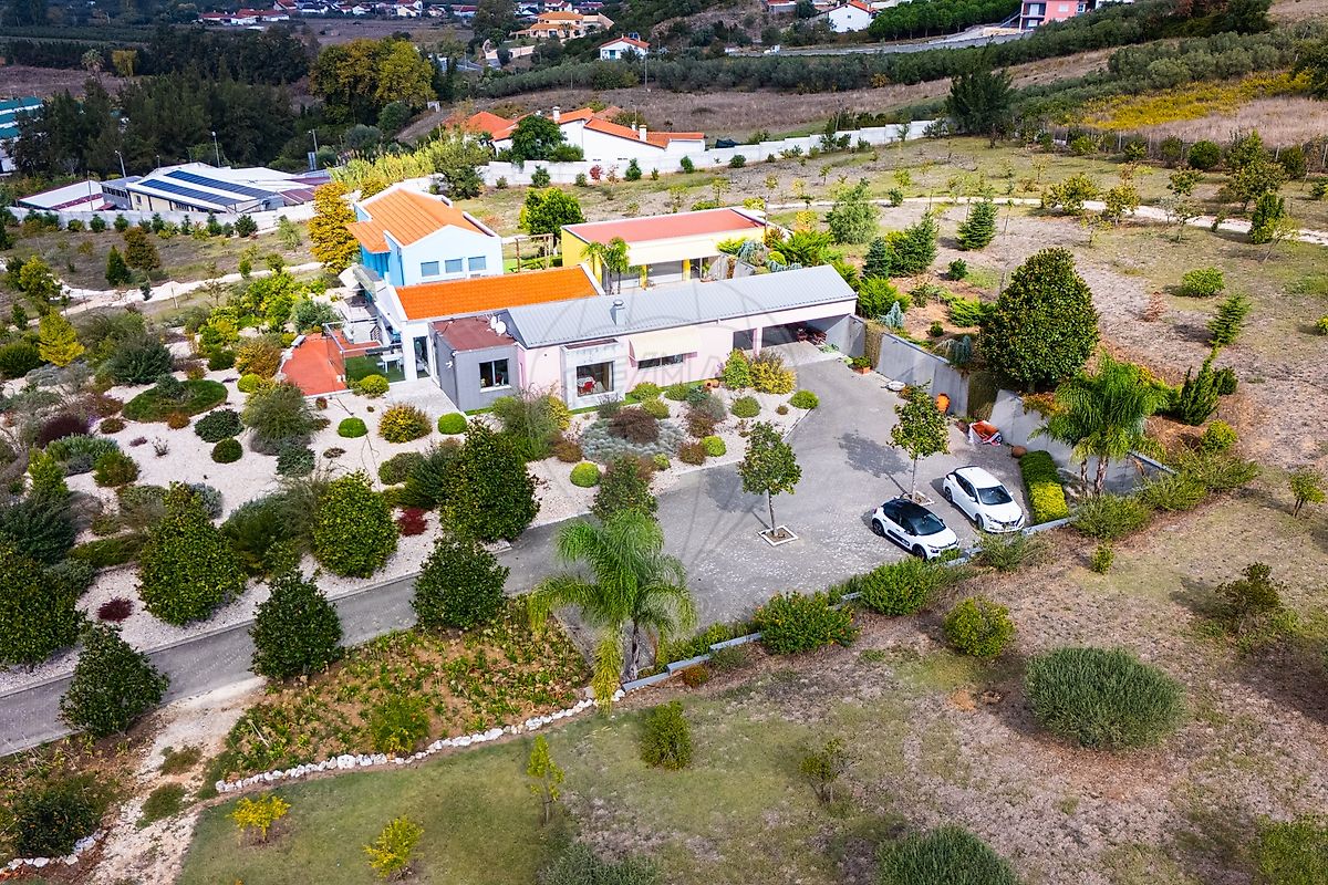 Moradia T3 em Golpilheira, €1.750.000