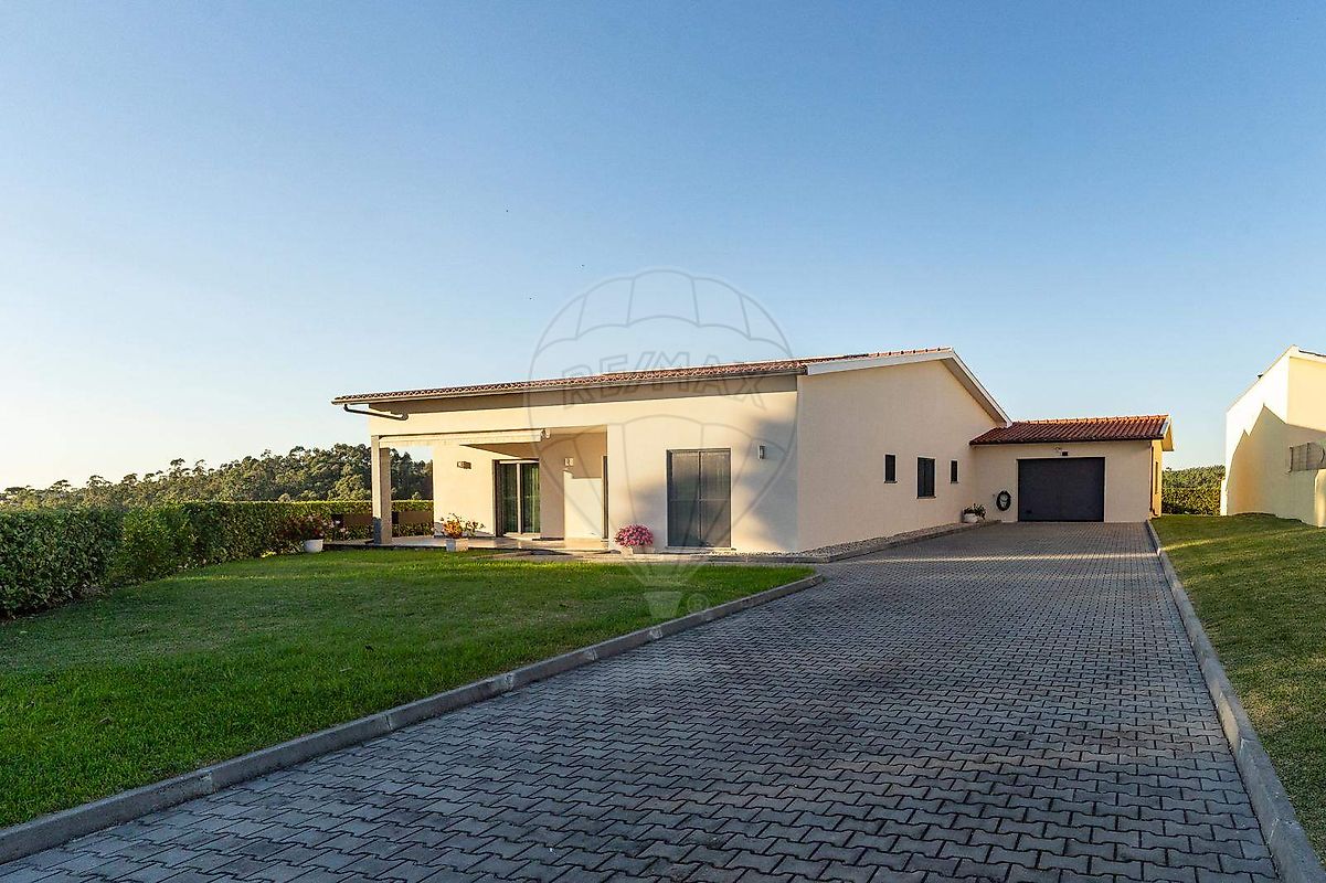 Moradia T4 para venda