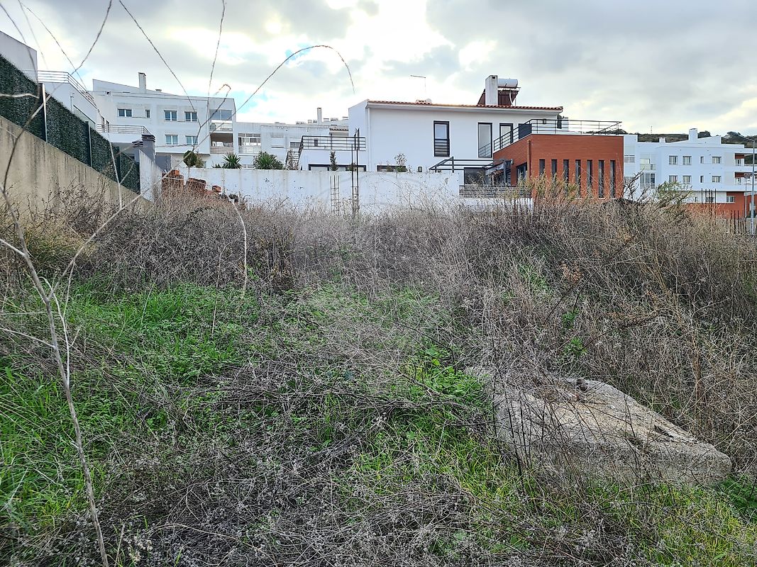 Land for sale in Loures, Portugal — €728,000