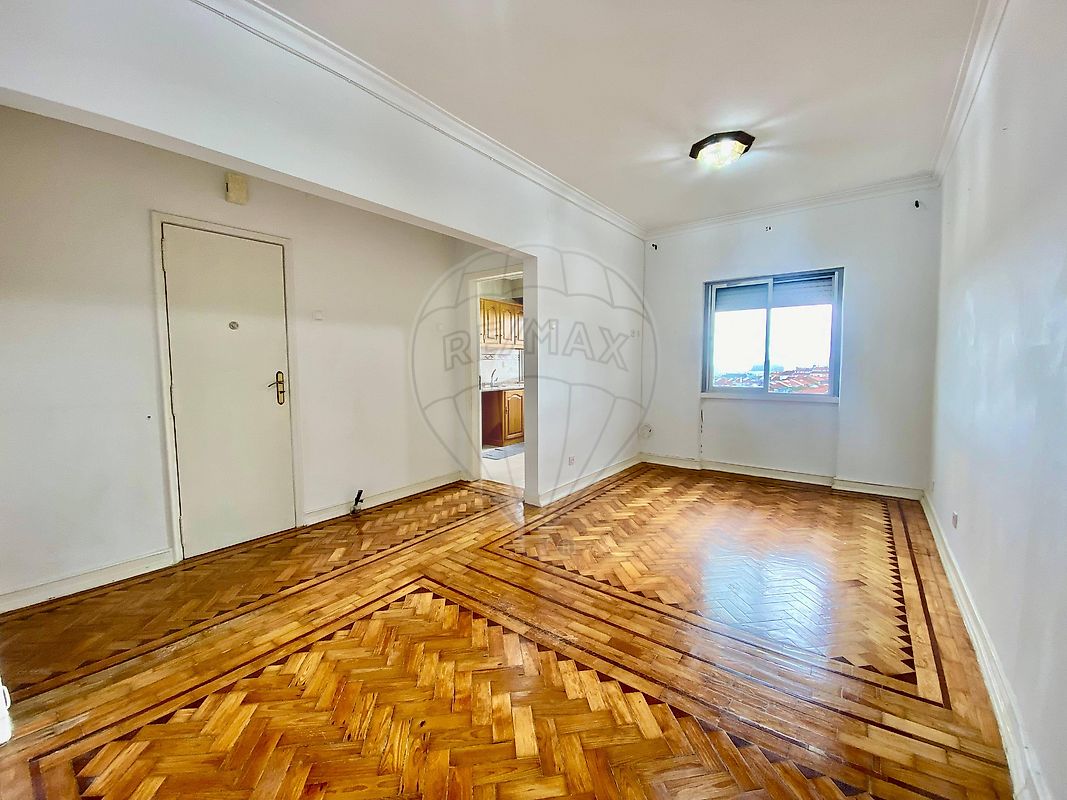 Apartamento T2 à venda em Amadora