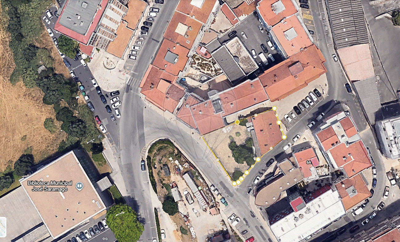 Terreno à venda em Loures