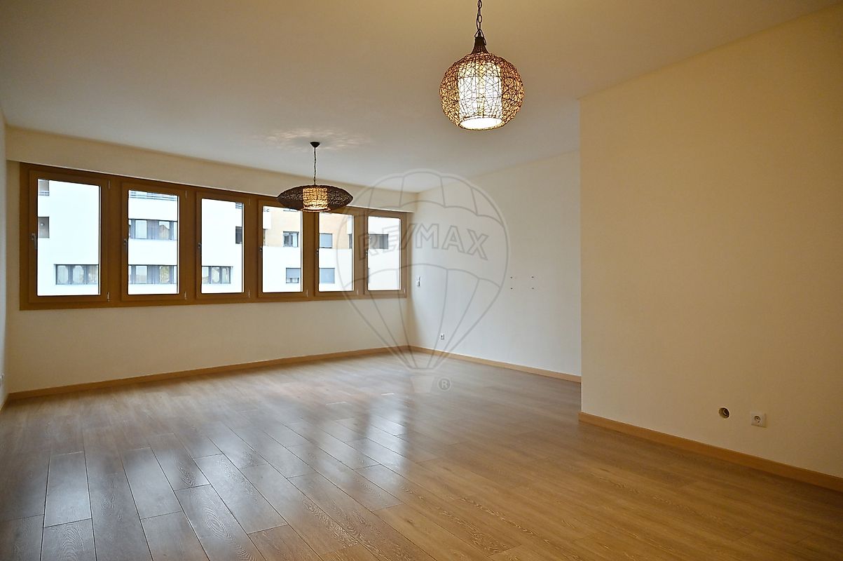 Apartamento T3 à venda em Loures