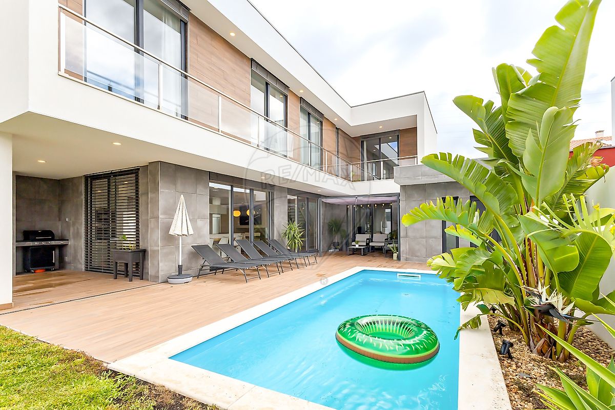 Apartamento T5 à venda em Loures