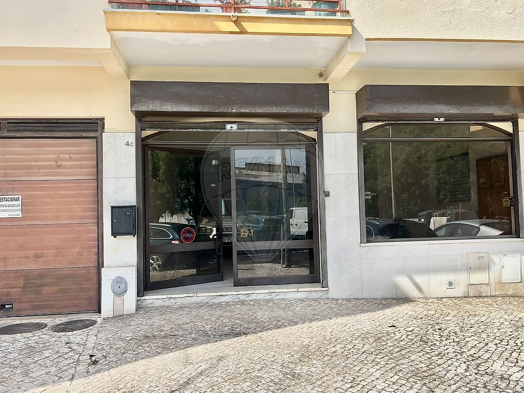 Loja - Sacavém e Prior Velho, Loures, Lisboa