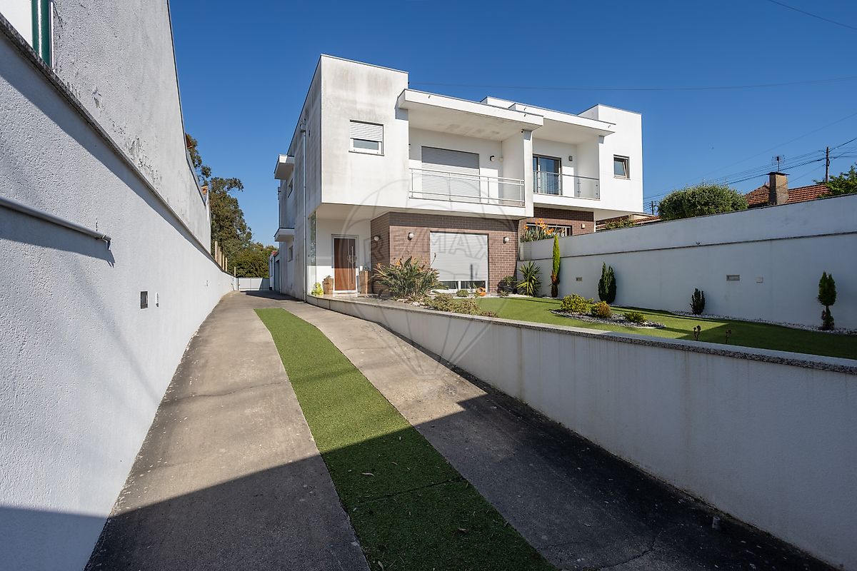 Moradia T3 à venda em Oliveira do Bairro