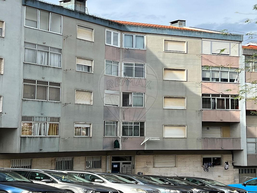 Apartamento T2 à venda em Amadora