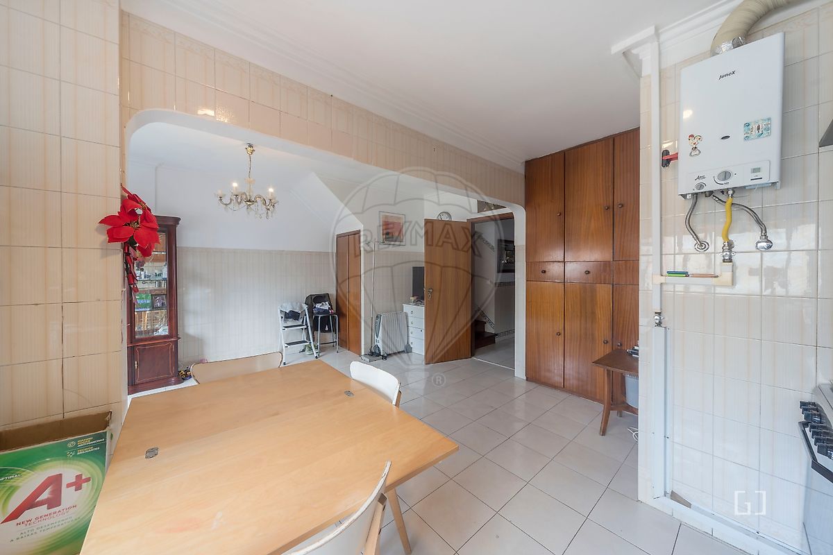 Apartamento T4 à venda em Mina de Água, Amadora — foto 15