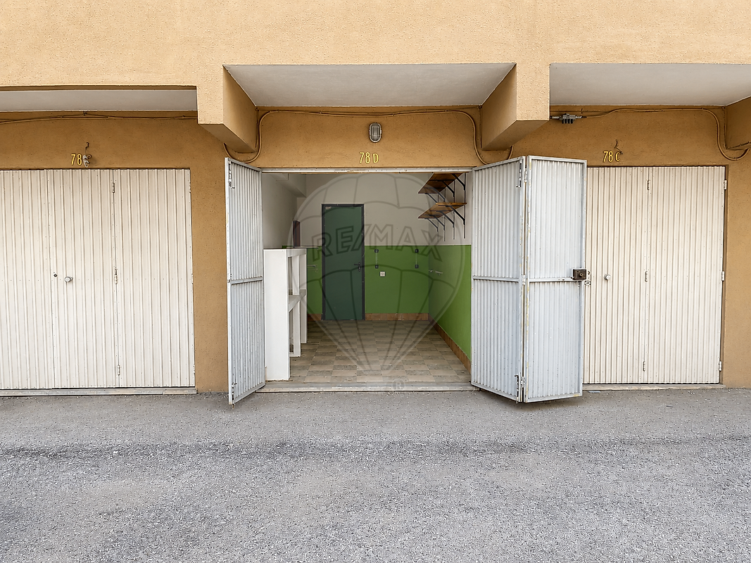 Garagem à venda em Almada