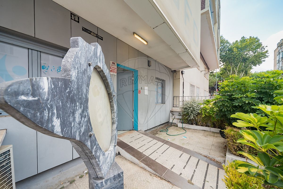 Apartamento T4 à venda em Amadora