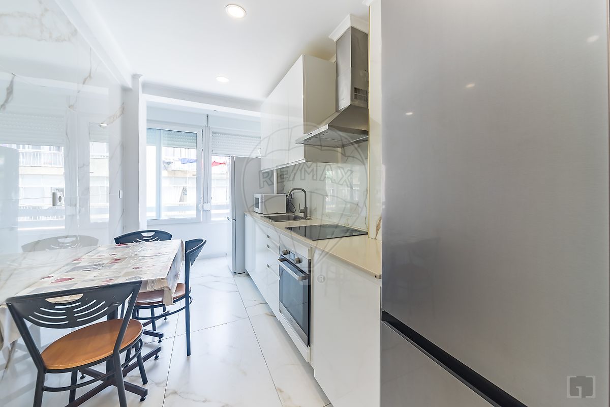 Apartamento T2 à venda em Amadora