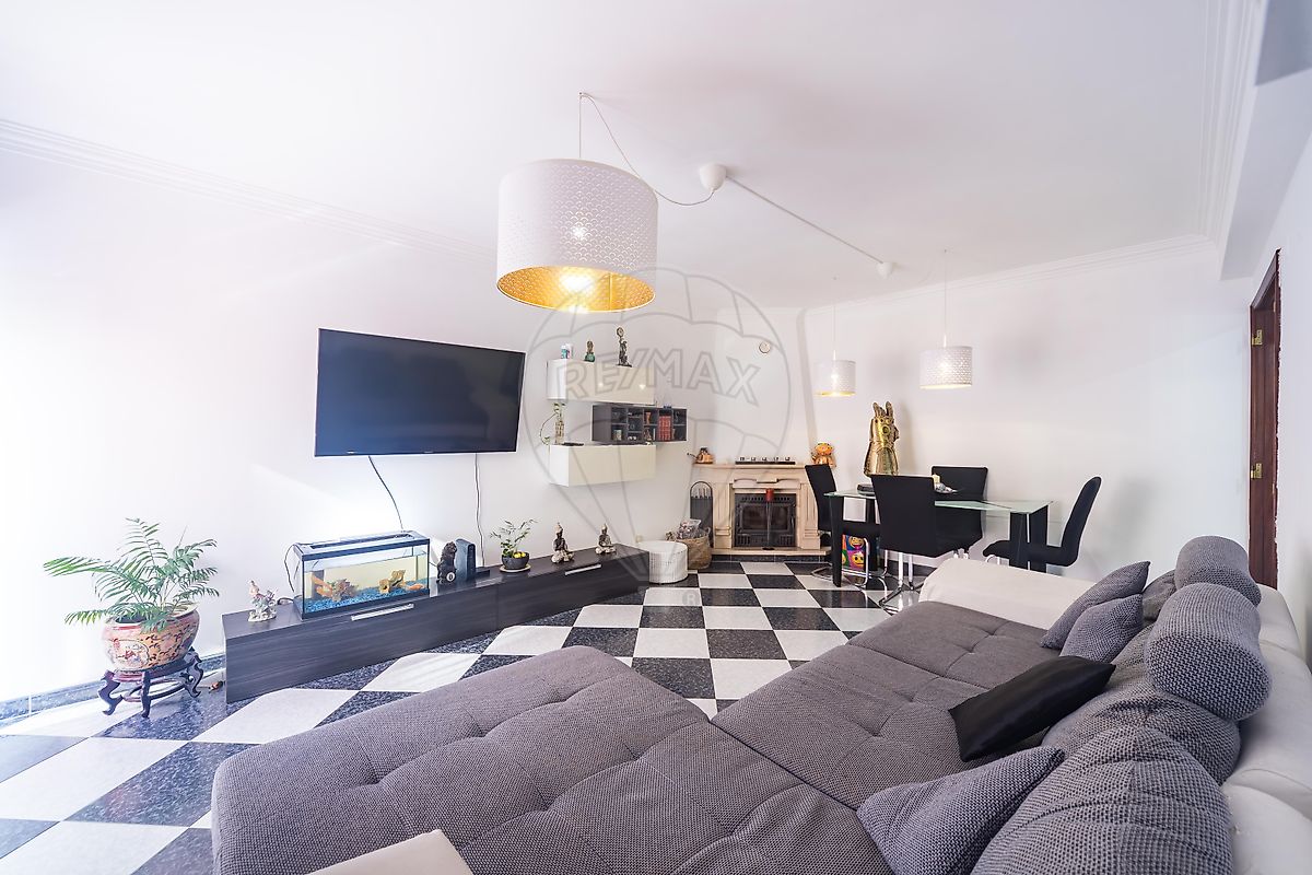 Apartamento T2 à venda em Amadora