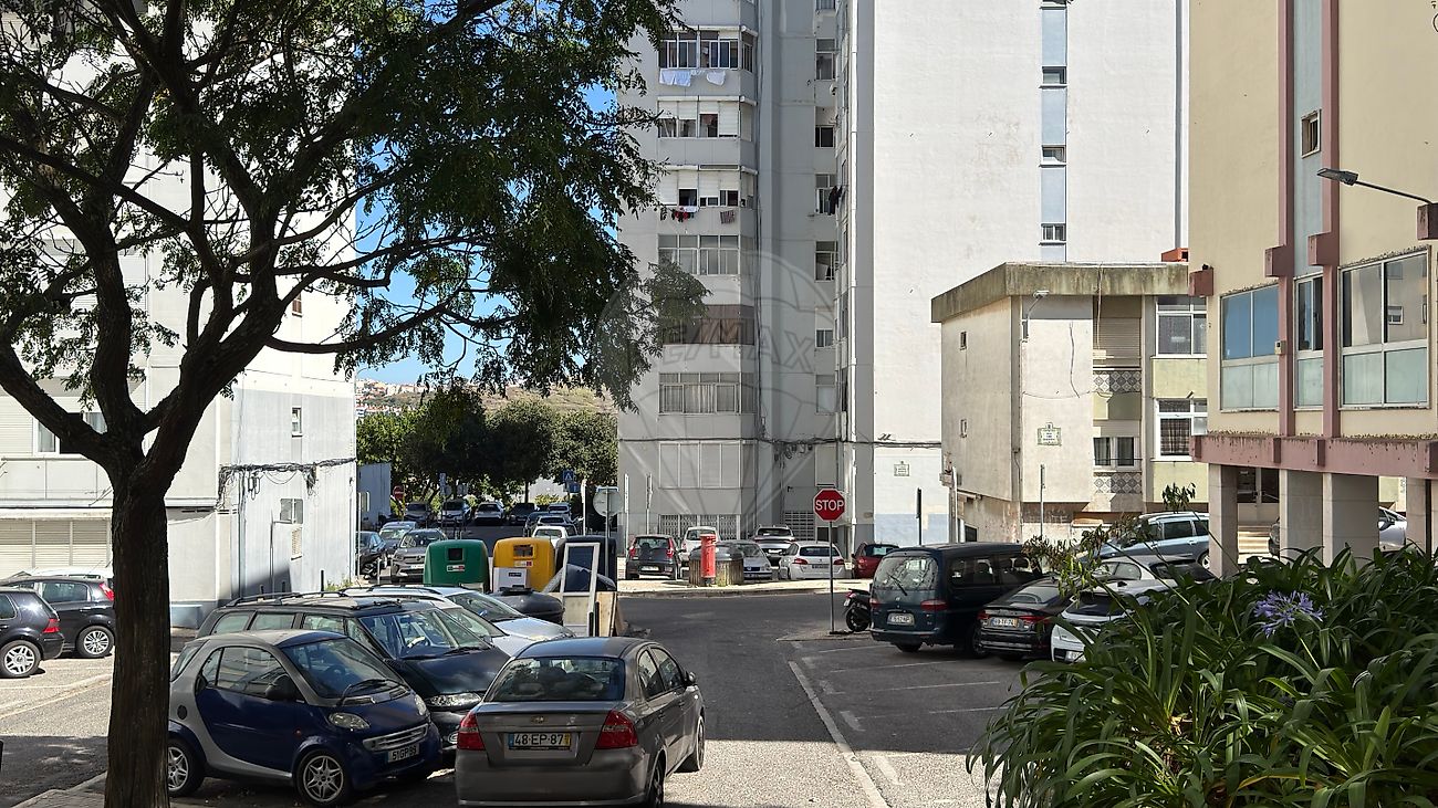 Apartamento T2 à venda em Amadora