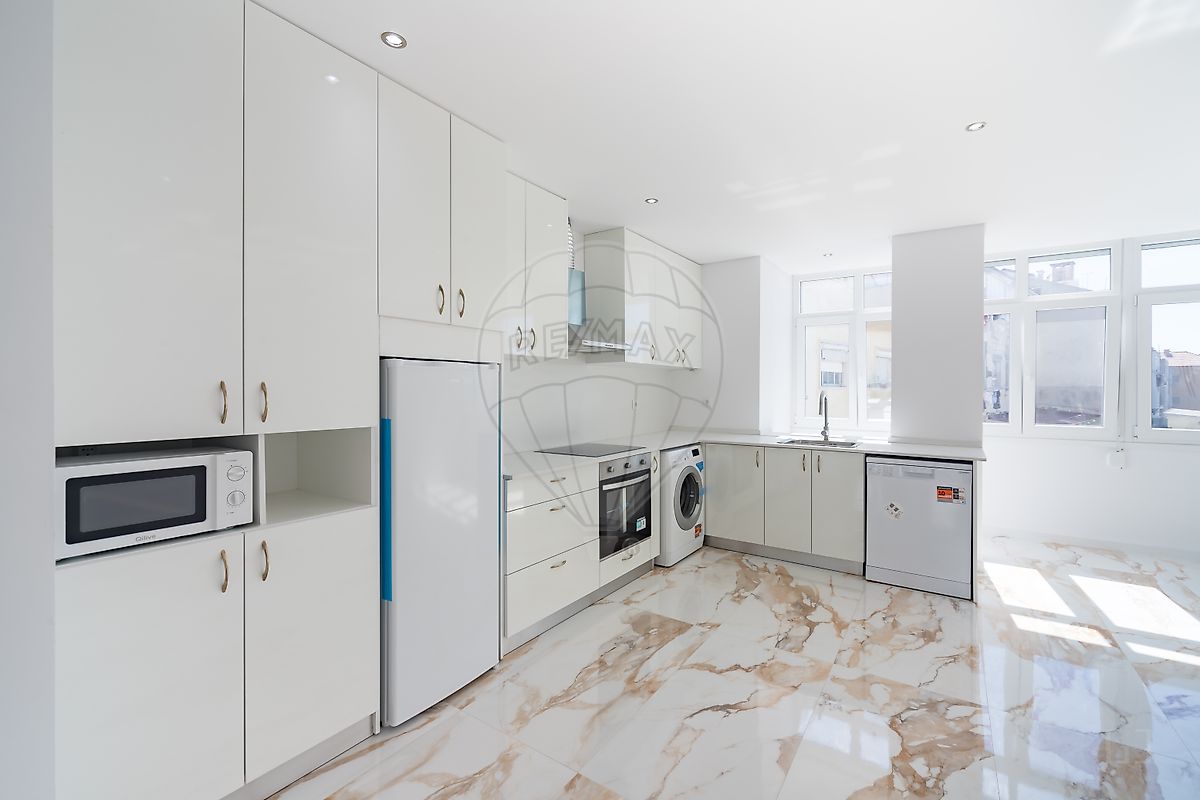 Apartamento T2 à venda em Amadora