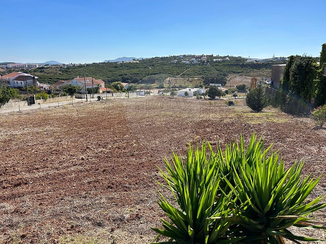 Land for sale in Sesimbra, Portugal — €440,000