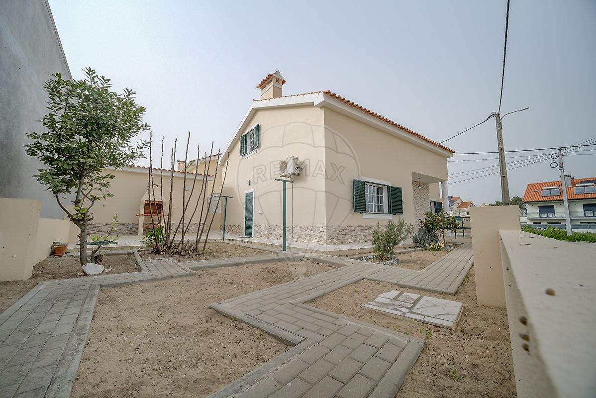 Moradia T2 à venda em Quinta do Conde, €450.000