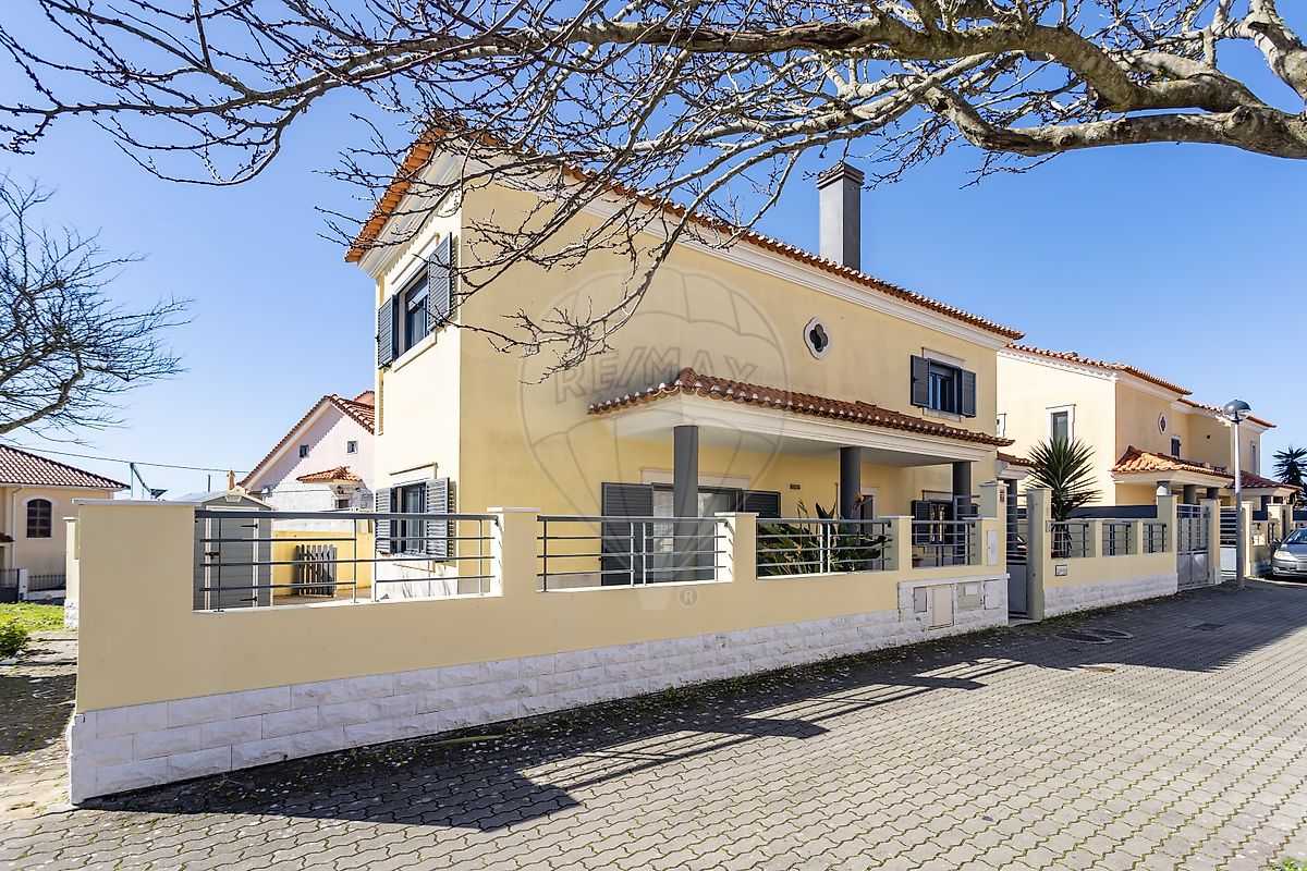 Moradia T4 à venda em Odivelas