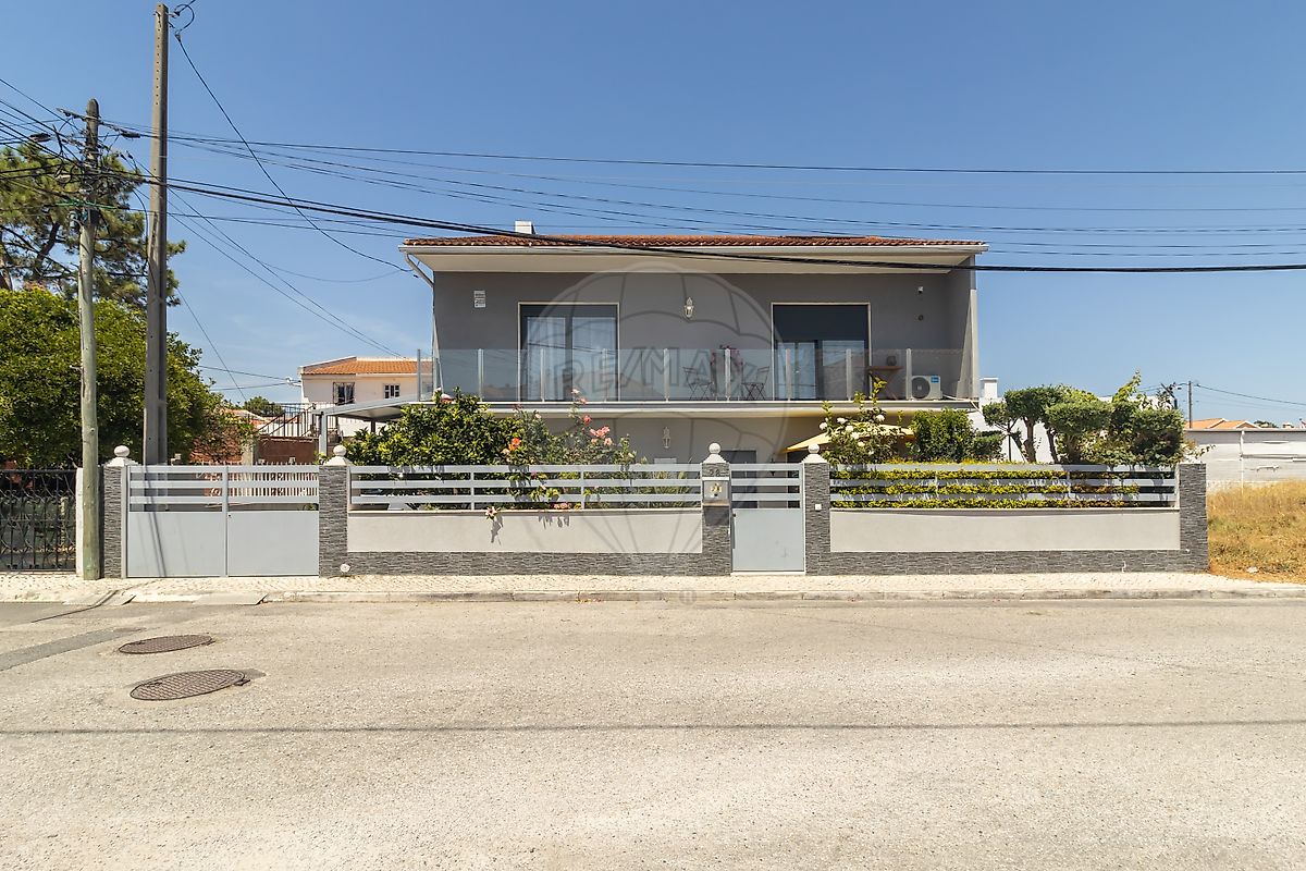 Apartamento T5 à venda em Almada