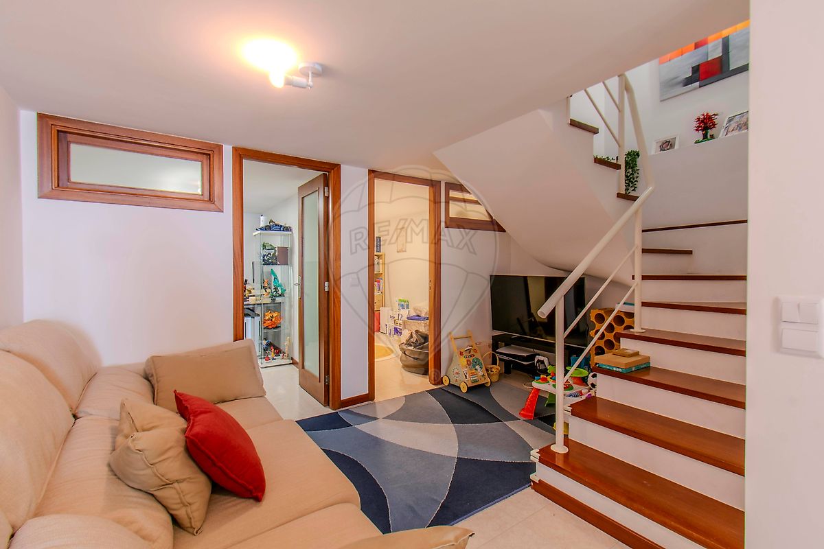 listing 123911039-99 picture-0