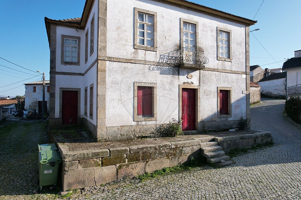 Moradia T10 à venda em Alijó