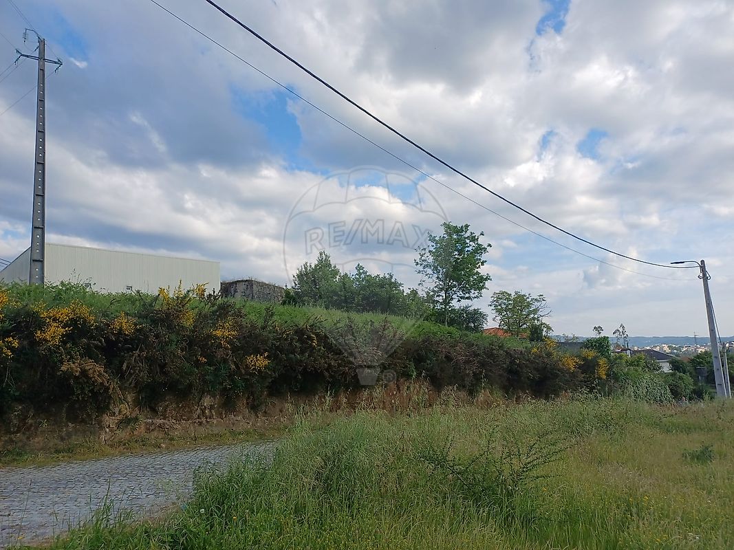 Land for sale in Paredes, Portugal — €80,000