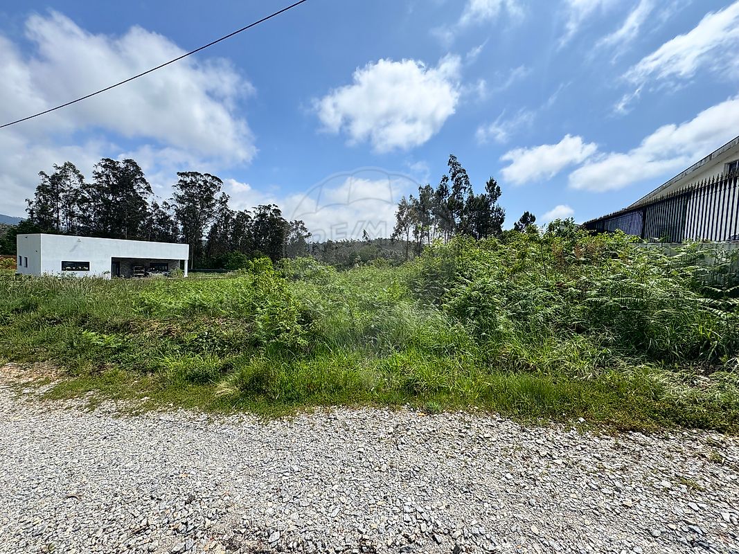 Terreno à venda em Santa Maria da Feira