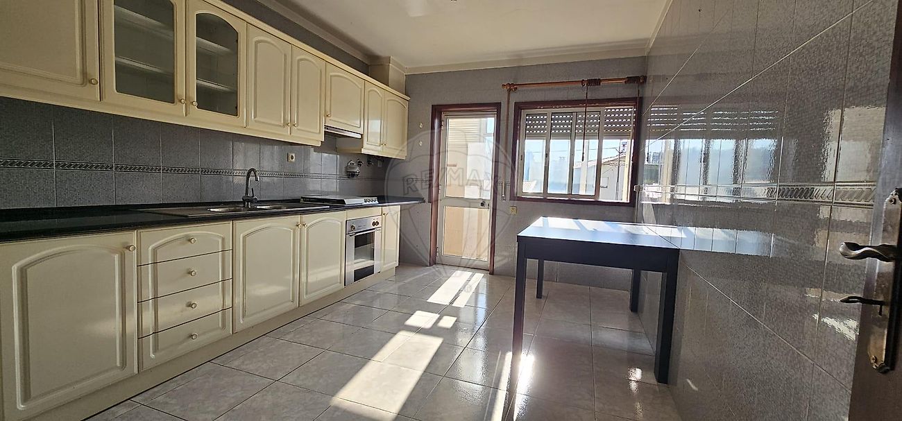 Apartamento T2 à venda em Ovar