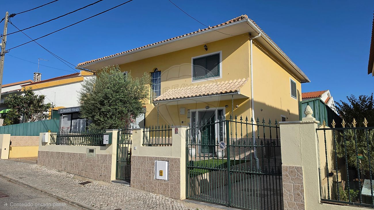 Moradia T3 à venda em Almada