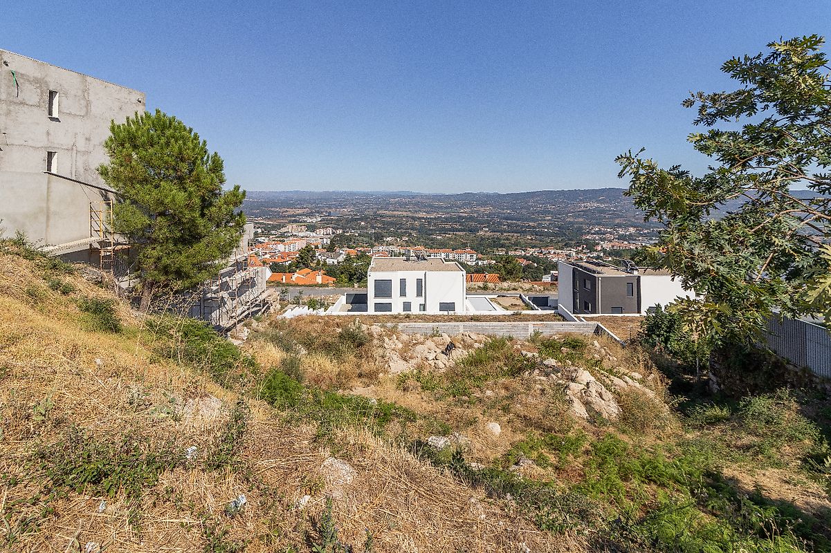 Land for sale in Covilhã, Portugal — €75,000