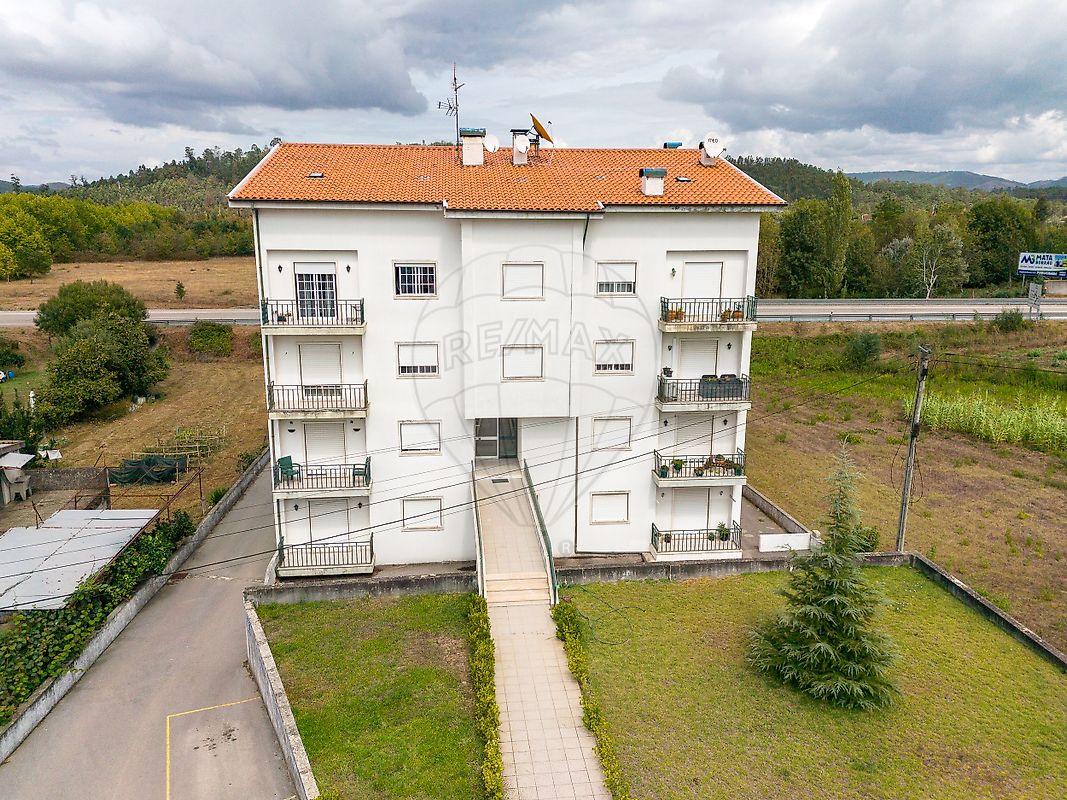 Apartamento T4 à venda em Lousã