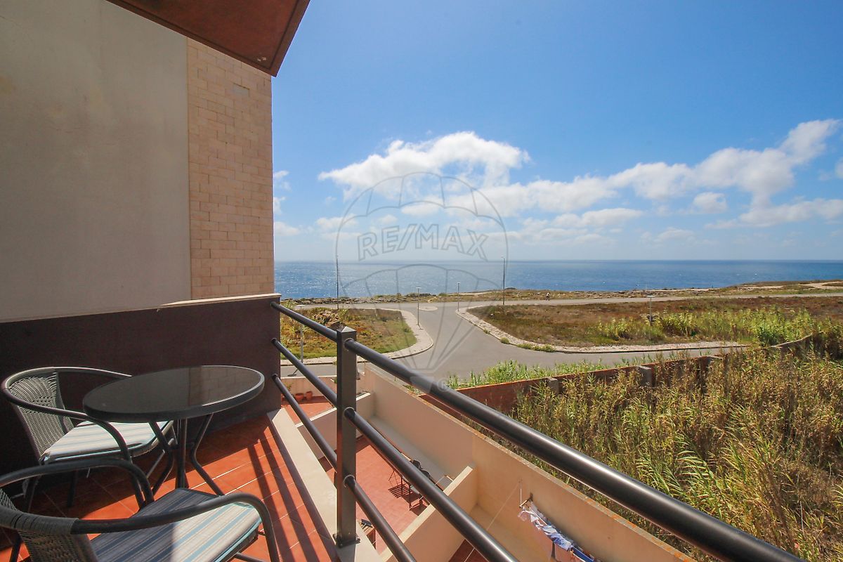 Apartamento T2 para arrendar em Peniche