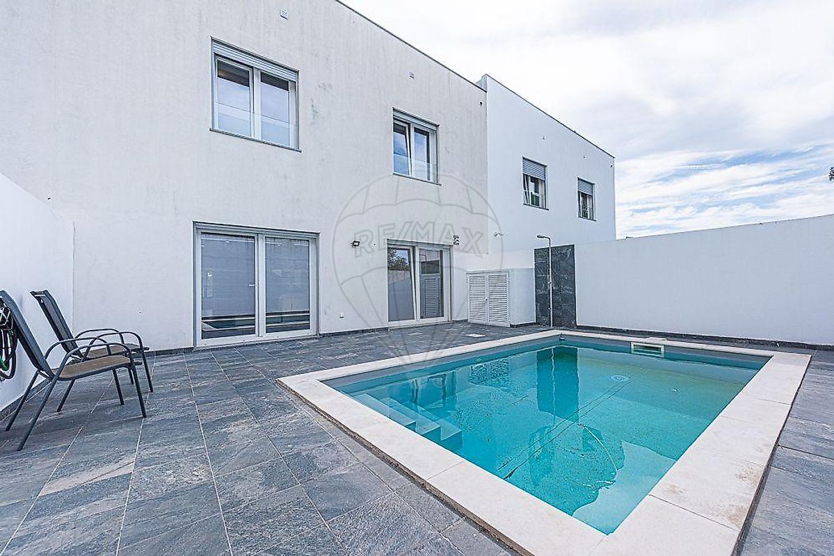 Moradia T4 em São Sebastião, €585.000
