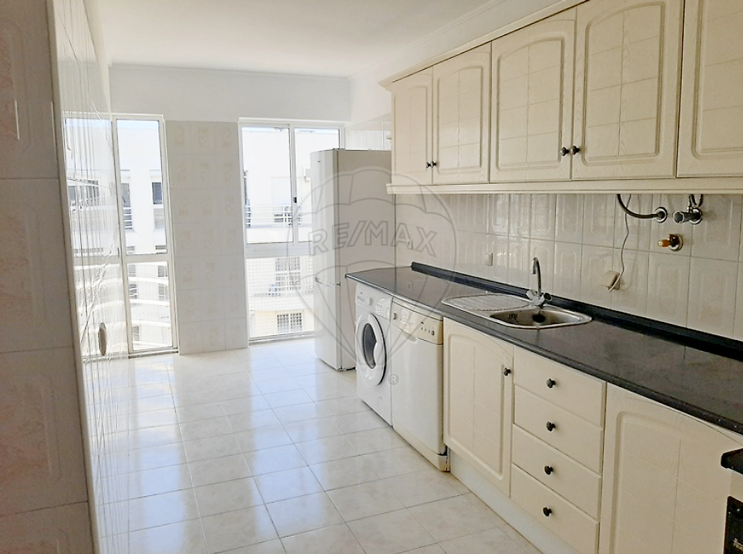Apartamento - Charneca de Caparica e Sobreda, Almada, Setúbal