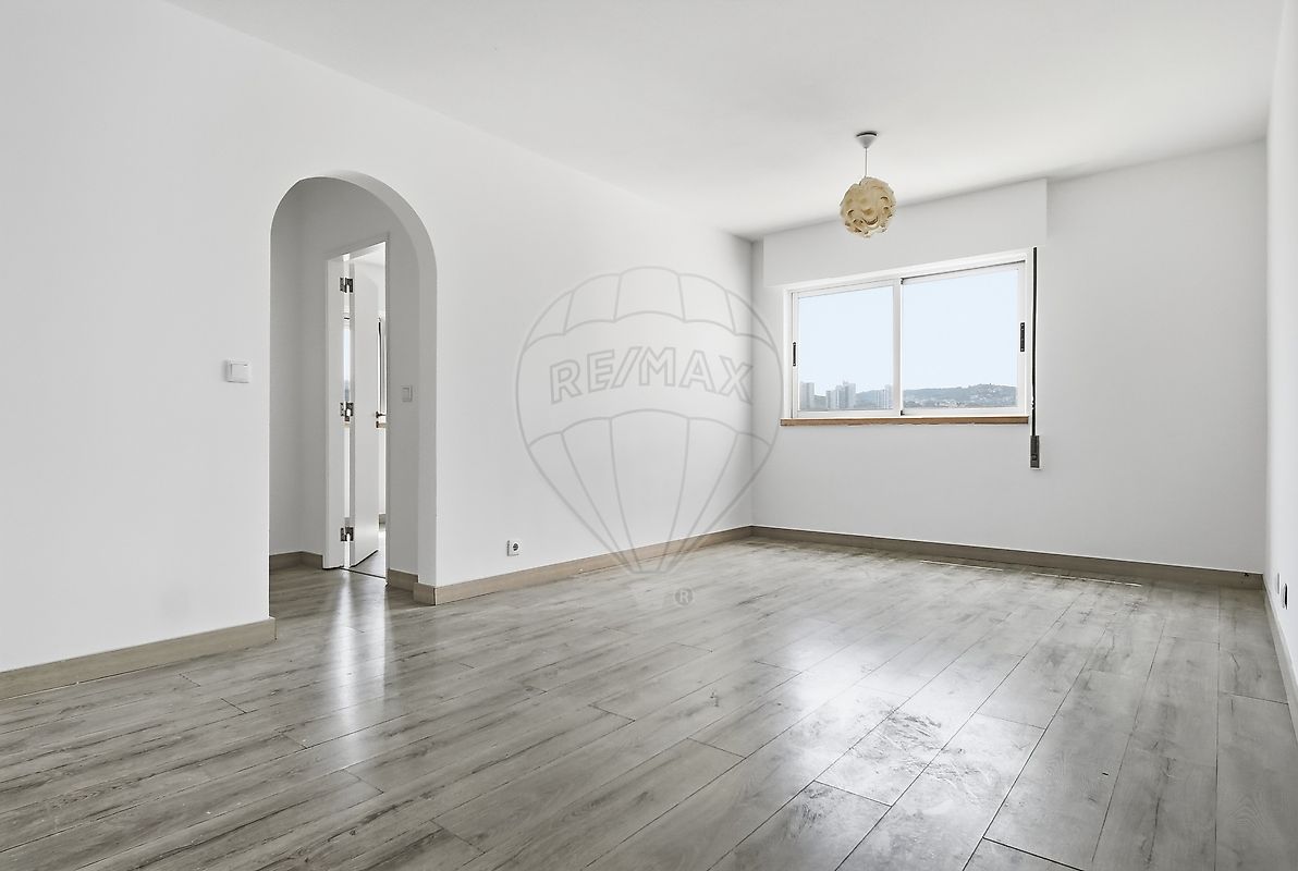 Apartamento T2 à venda em Loures