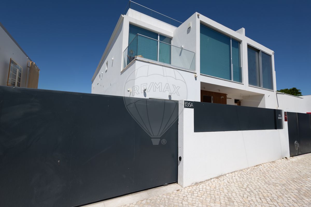 Moradia T4 para venda